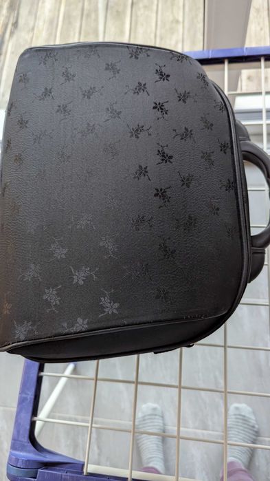 Kuferek kosmetyczka z żakardu