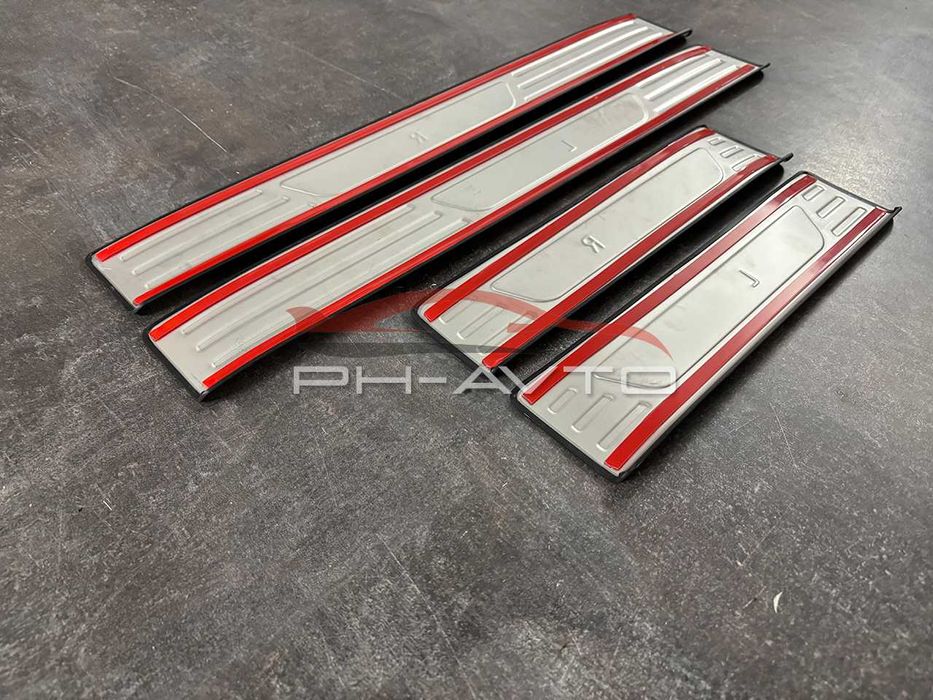 Накладки на пороги Mitsubishi Outlander 2022+ зовнішні на метал