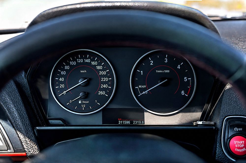 BMW Série 1 118d – 2013 | CarPlay | Sensores | Impecável