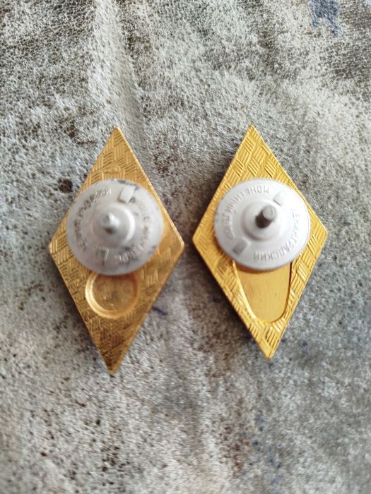 Значки. Одним лотом. Договорная.