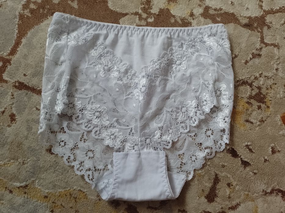 Bawełniane majtki z koronką