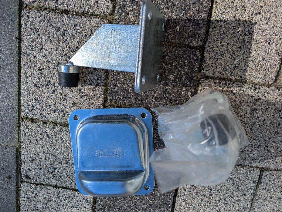 Chwyt oporowy do bramy + 2 odbojniki PSG