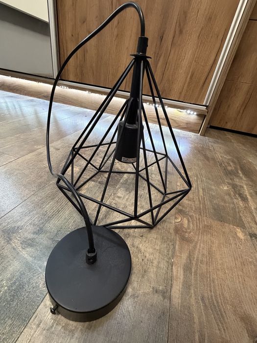 Sprzedam lampe oprawe na zarowke wiszaca