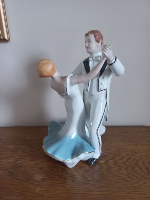 Figurka z porcelany 25 cm.