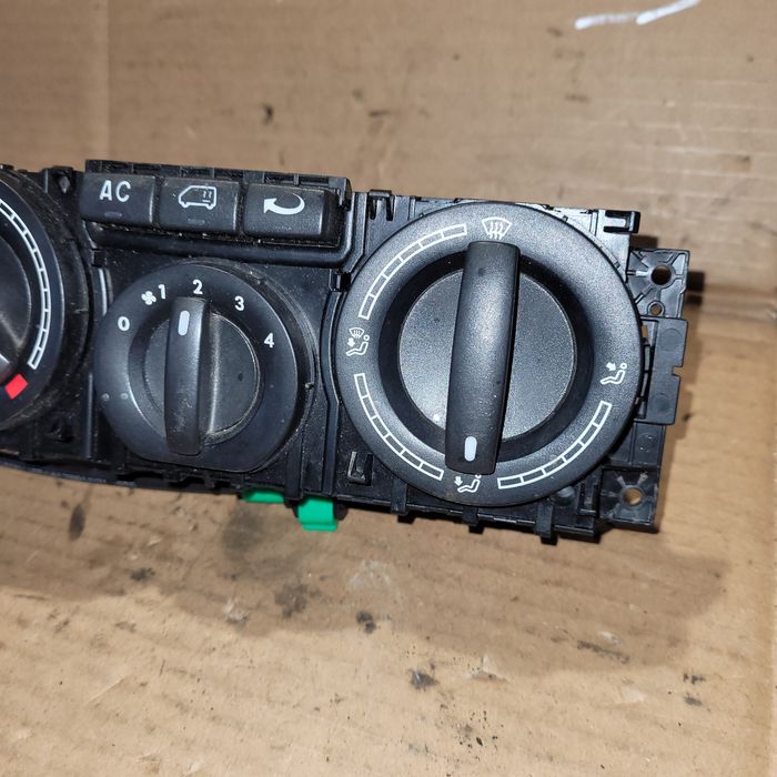 Panel nawiewu klimatyzacji vw T5 Transporter Caravelle Multivan 2006r