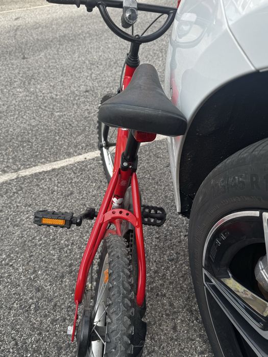 Bicicleta de crianca em exelente eatado