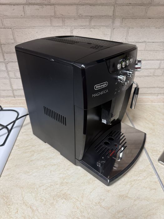 Кавомашина Delonghi Magnifica Esam04.110.B