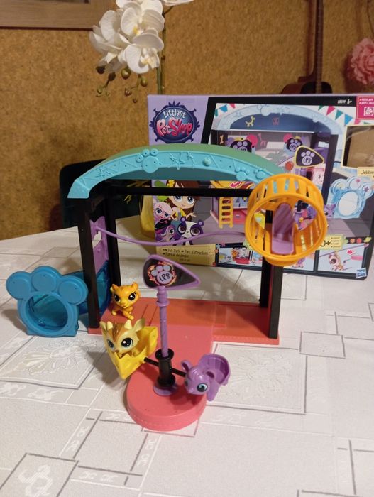 Lps domek z dwoma figurkami