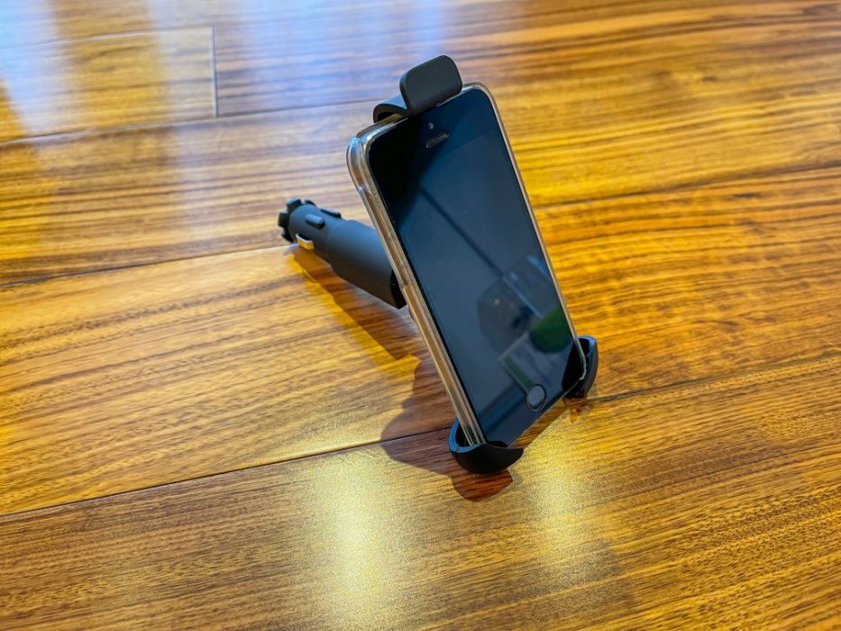 2 в 1. Держатель для телефона и зарядка USB