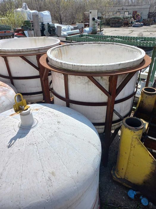 Zbiorniki PTFE teflonowe. Reaktory z fluoroplastu. Mieszalniki PTFE.