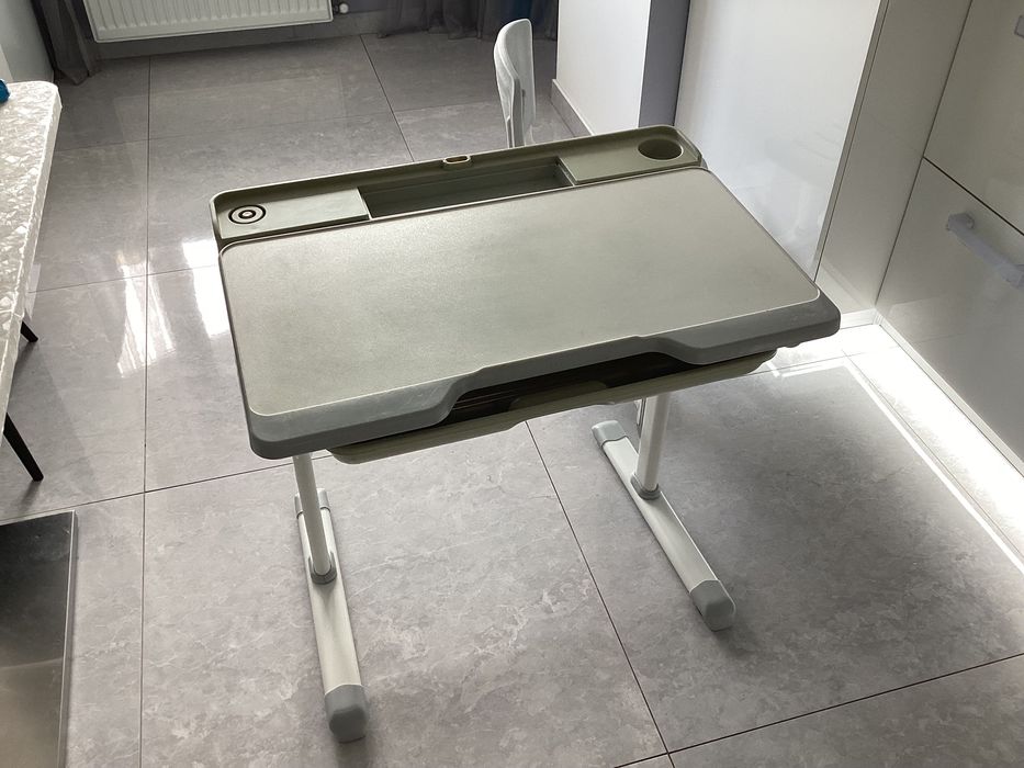 Дитячий стіл і стілець