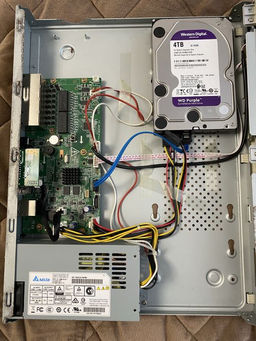 IP відеореєстратор з PoE Hikvision DS-7608NI-Q2/8P 8-канальний