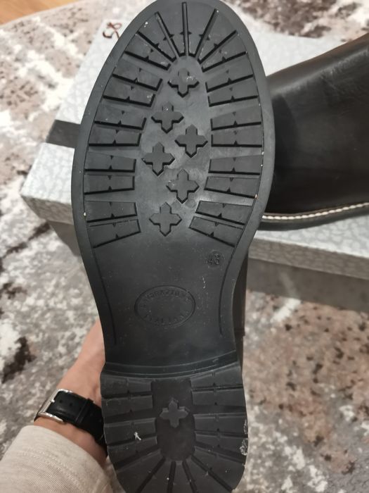 Черевики,чоботи,туфлі,чоловічі,шкіряні. Італія