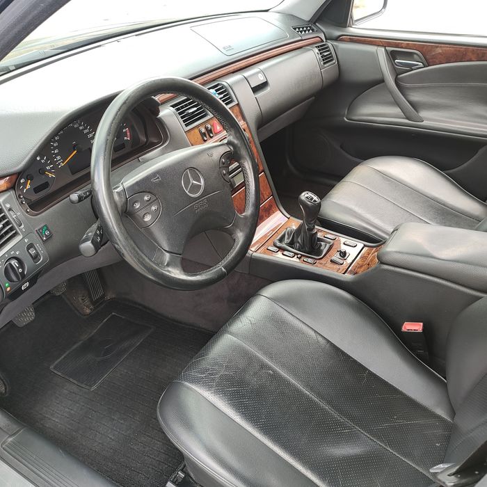 Mercedes-Benz E 200 — fotografia 4