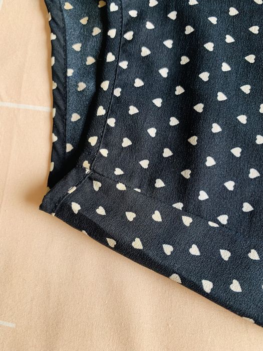 Top azul marinho, estampado corações, tam 38