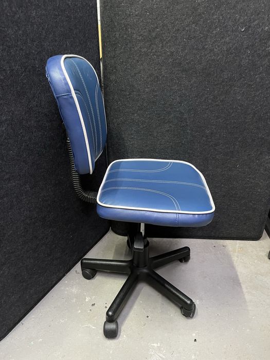 Cadeira de secretaria azul
