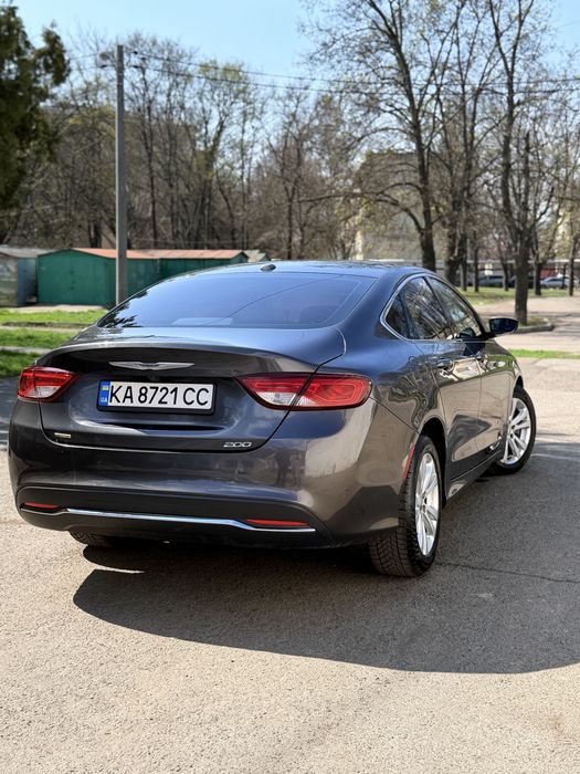 Продам свой Chrysler 200