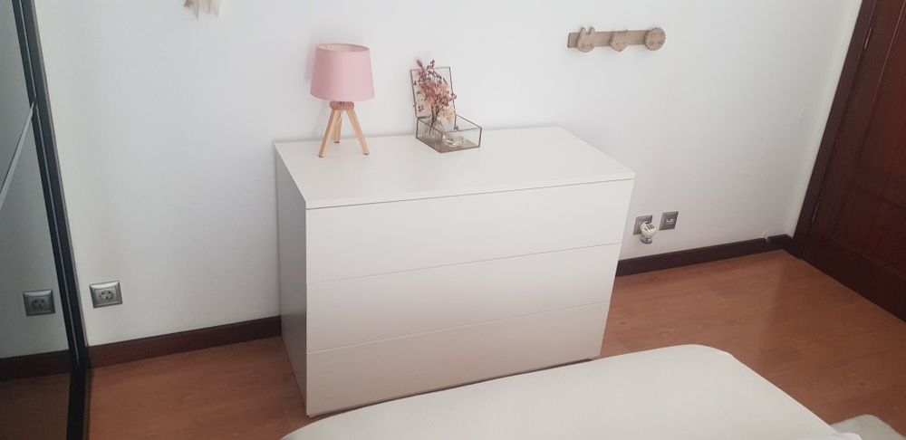 Comoda quarto criança lacado branco mate.