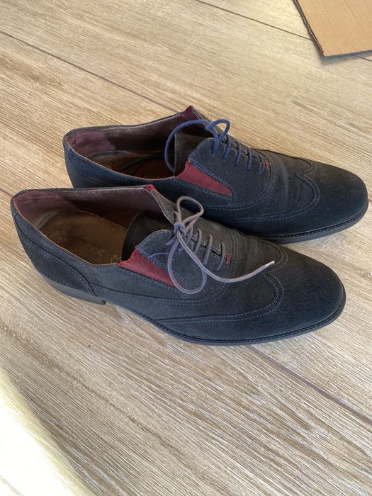 Замшеві туфлі Броги . Італія .