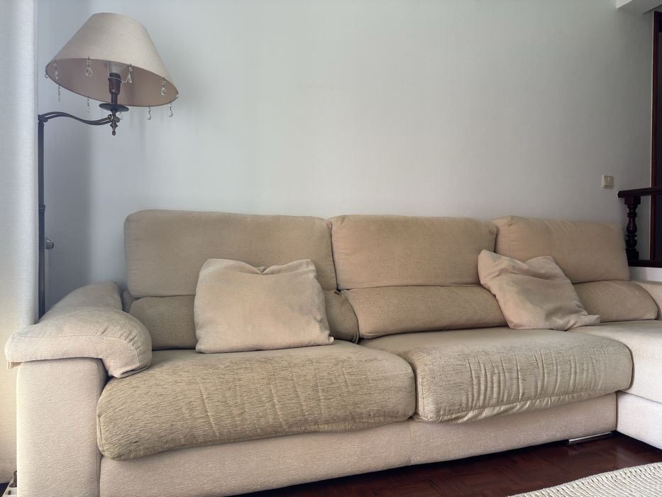 Sofá com chaise lounge - Bege
