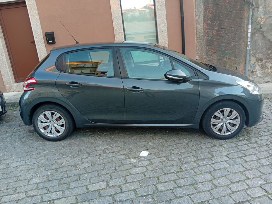 Peugeot 208 Puretech 1.2 gasolina — photo 2