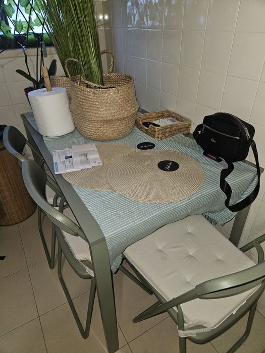 Mesa cozinha + 4 cadeiras
