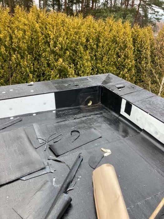 Hydroizolacja papą termozgrzewalną płaskie dachy tarasy garaże balkony