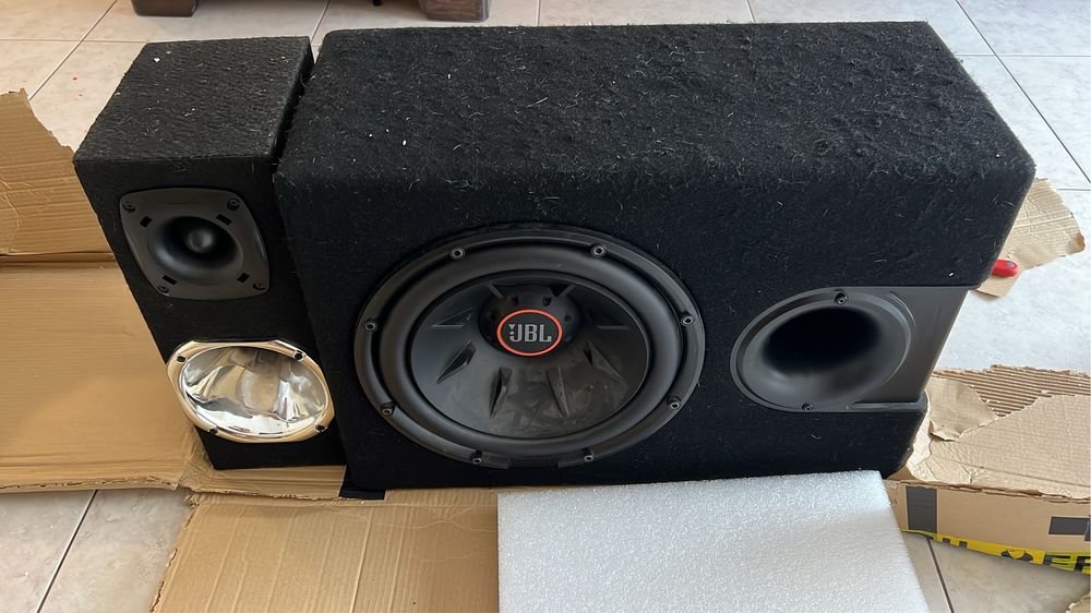 Vendo sistema de som caixa trio  com amplificador