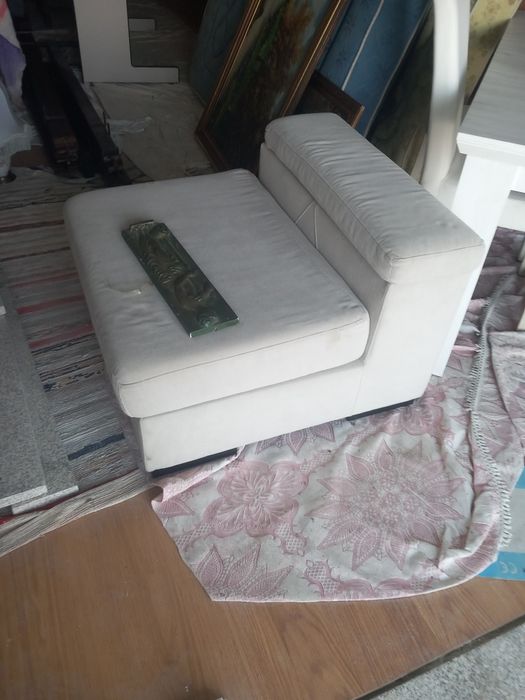 Sofá  d 3 e um pequeno  como  novo