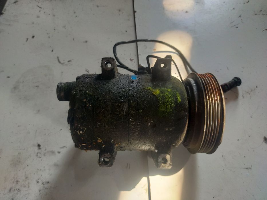 Kompresor sprężarka klimatyzacji audi A6 C4 2.5 TDI 4a0.280.805ad