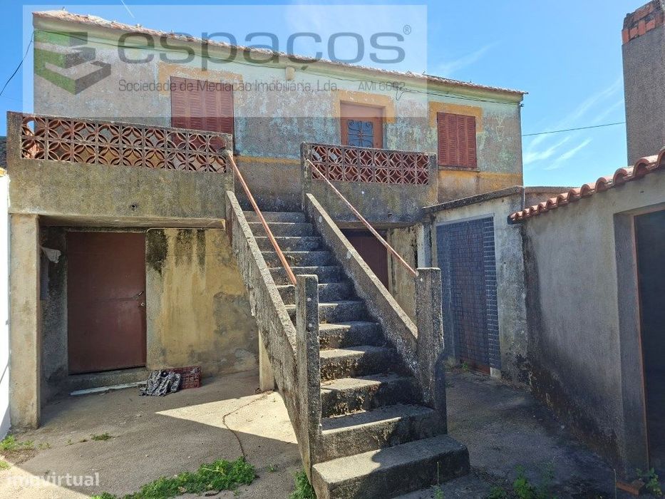 Moradia com Anexos e Terreno - Aldeia do Catrão