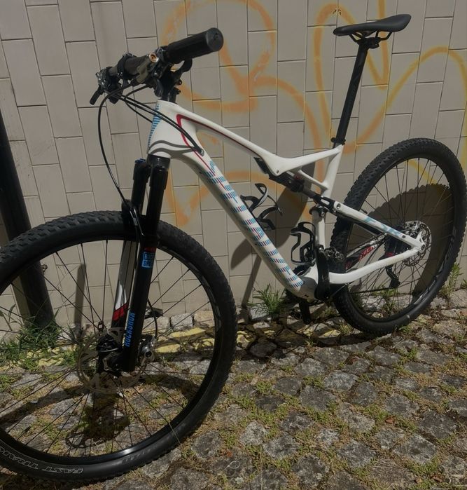 Bicicleta BTT Specialized suspensão total L