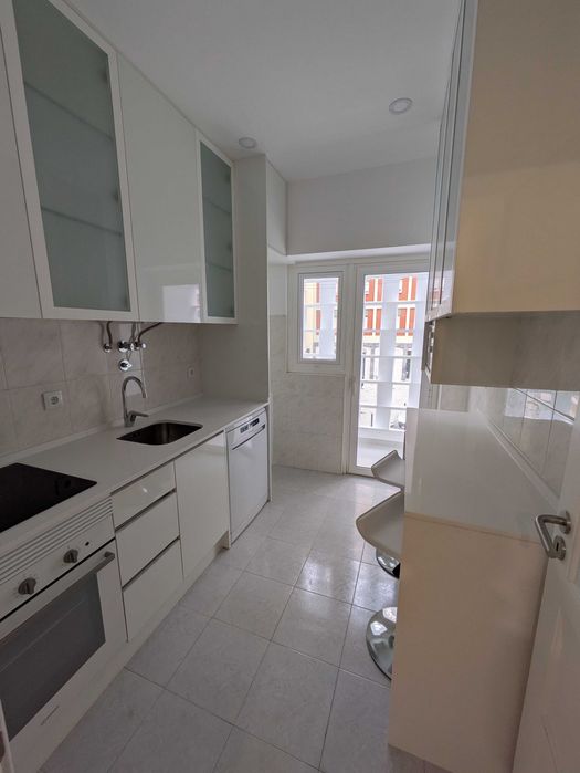 Apartamento T1 Completamente Remodelado no Campo Pequeno