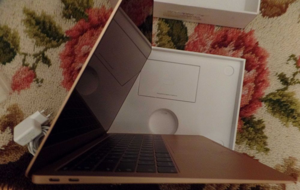 MACBOOK AIR 13″ – Edição especial em Dourado – como Novo