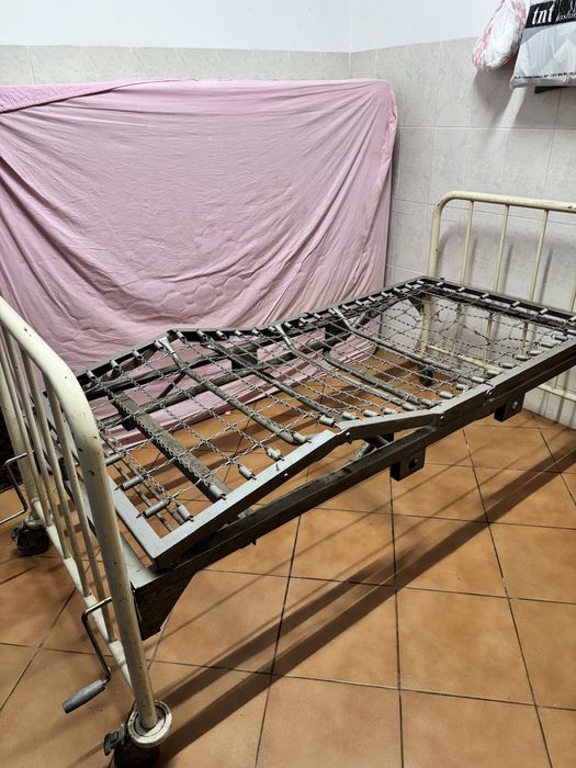 Cama hospitalar.