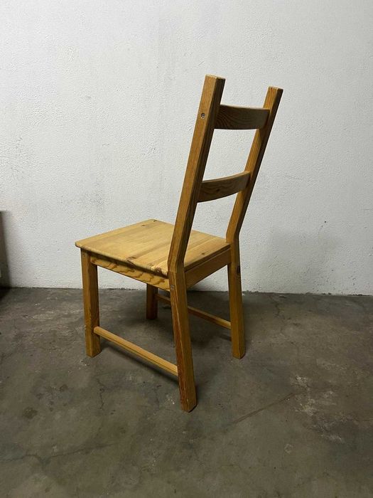 Par de cadeiras de madeira
