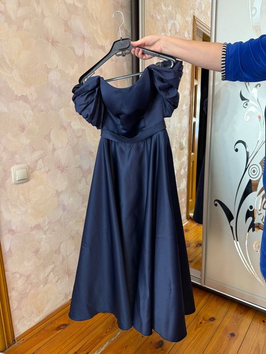 Випускна сукня атласна