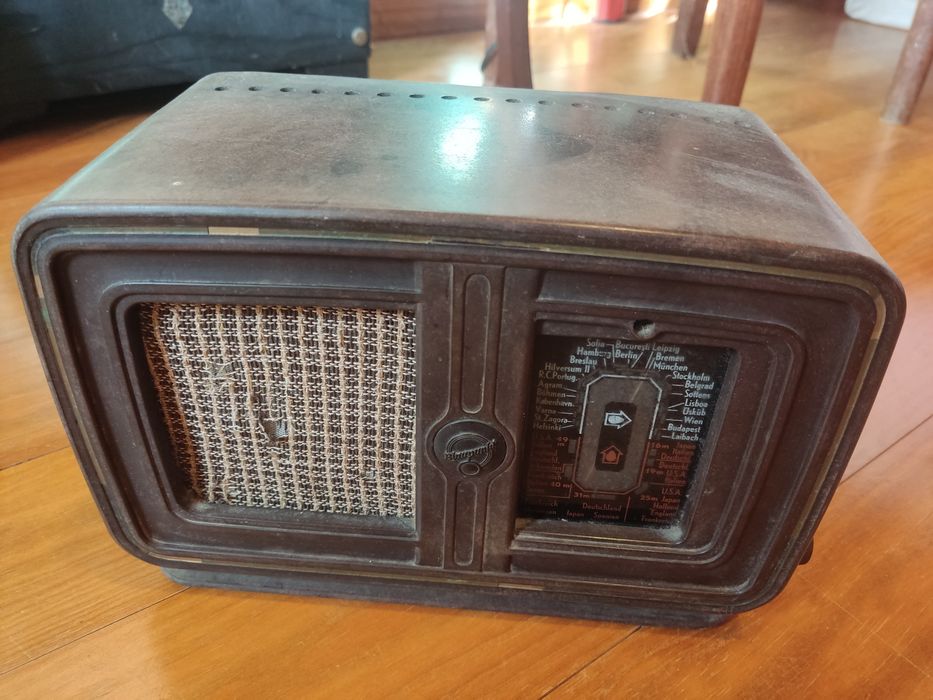 Rádio antigo Blaupunkt da Segunda Grande Guerra. ZGW641 de 1941 / 1942