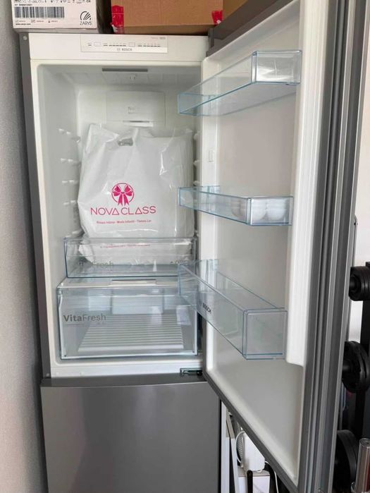 Frigorífico Combinado Bosch KGN36VLED (326 L)