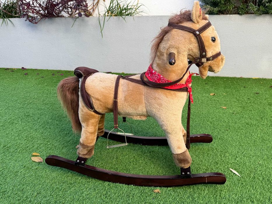 Cavalo de balanço para crianças