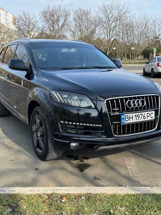 Продам Audi Q7 2012