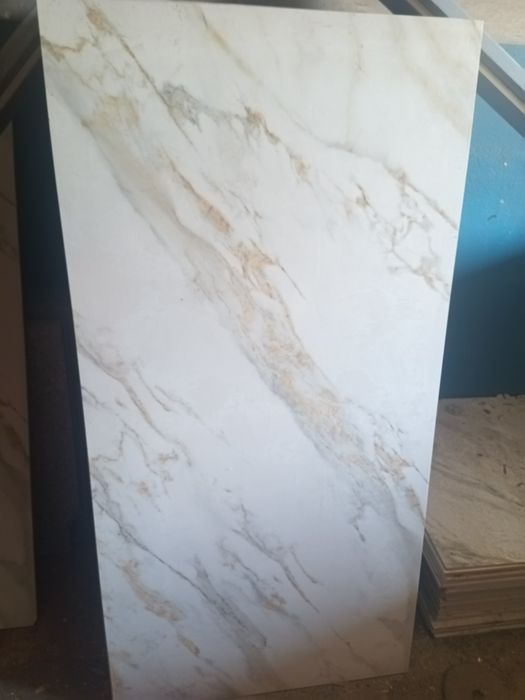 Плитка другого-третього сорту зі сколами.