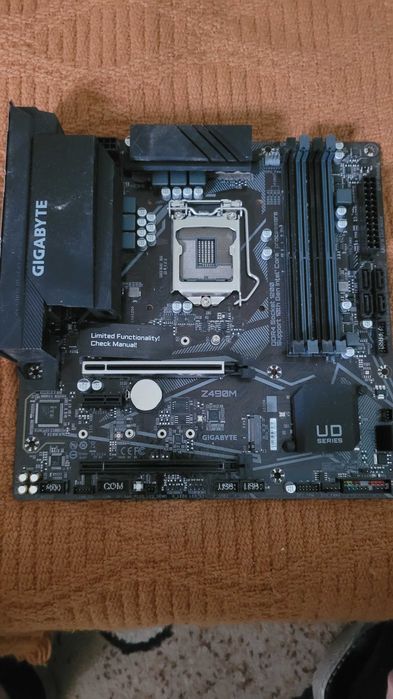 Płytę główną Gigabyte Z 490M sprzedam