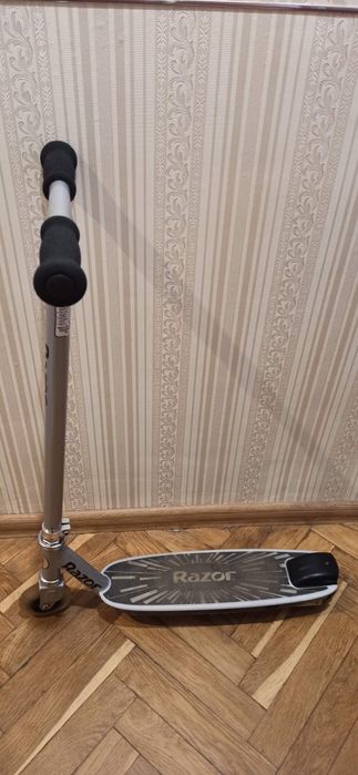 Електросамокат Razor
