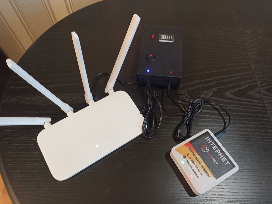 Безперебійник живлення роутерів інтернету на 2 виходи 5В або 9В та 12В