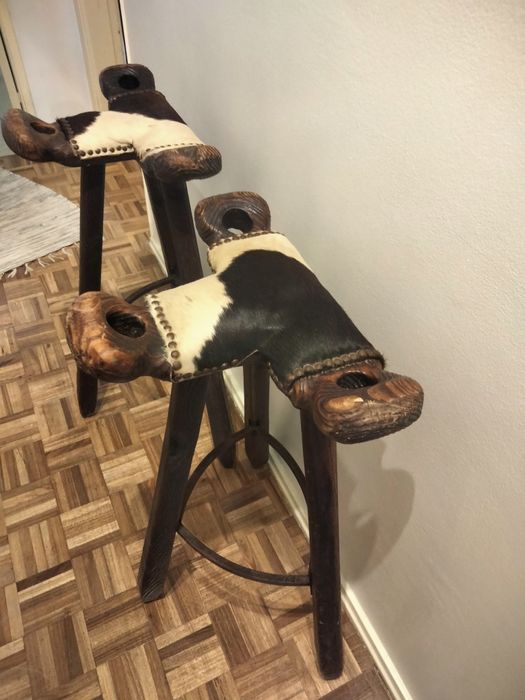 Par de bancos de bar