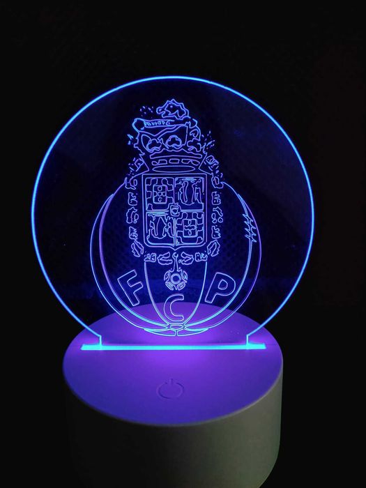 Acrílicos LED Personalizados – Iluminação Exclusiva para Seu Espaço