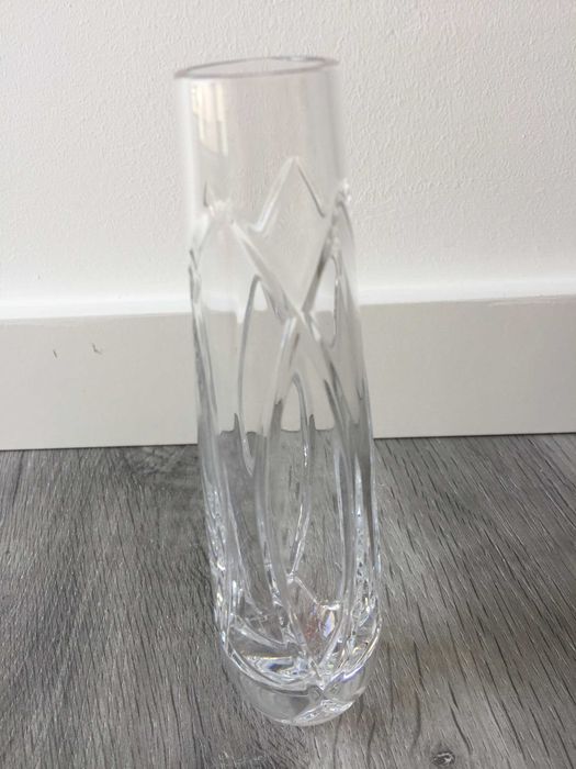 Small-sized glass vases442326323298969600
