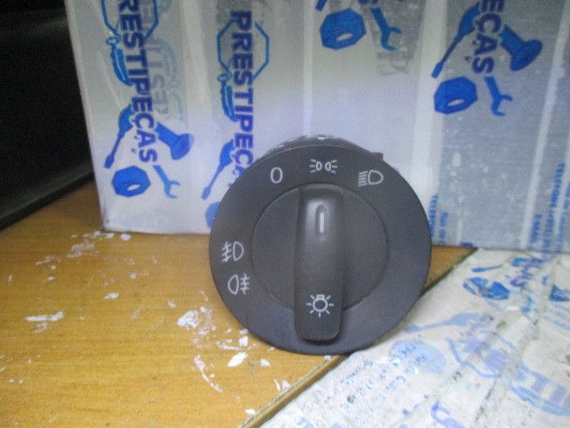 Botão / interruptor de luzes VOLKSWAGEN Passat (3B3)