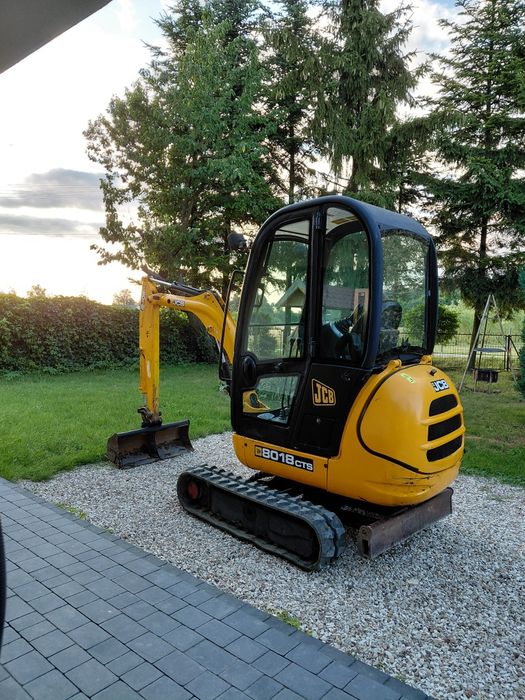 Minikoparka JCB 8018 na rozsuwanym podwoziu